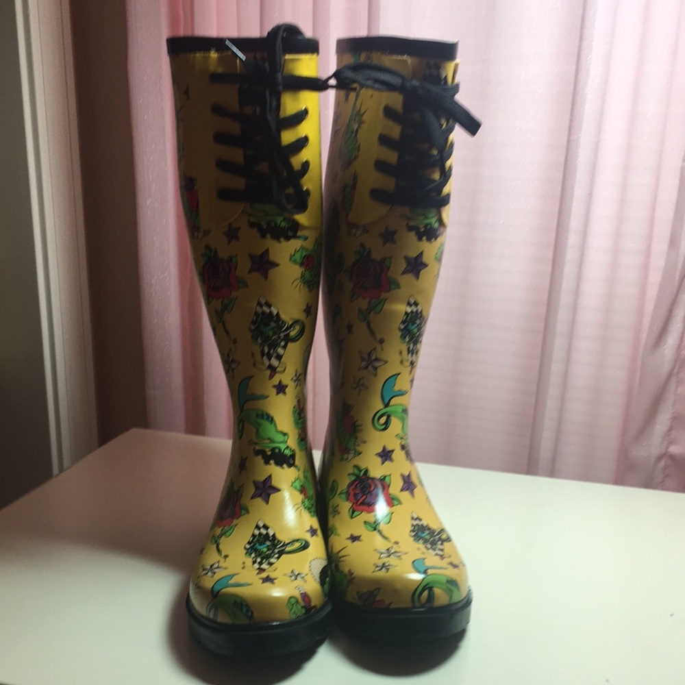 Betsy Johnson rain boots tattoo size 7